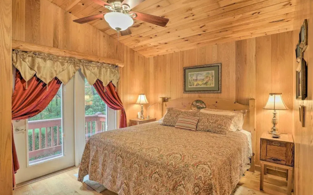 Fletcher Cabin: Wraparound Deck & Pond Access