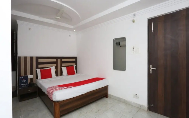 OYO 13452 Hotel Grand Sheela