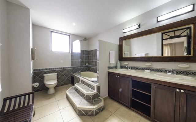 Perfect Oceanfront Retreat for Your Family
