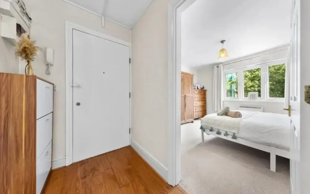 Cosy London Apartment Near Canary Wharf