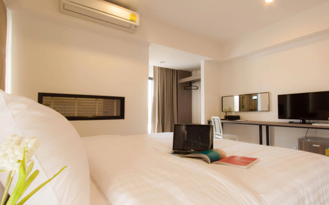 Dee Dee Place Hotel