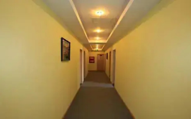 Super 8 Hotel Xichang Hangtian