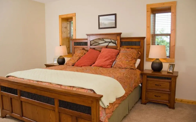 PARADISE FOUND - 3 Br Cabin