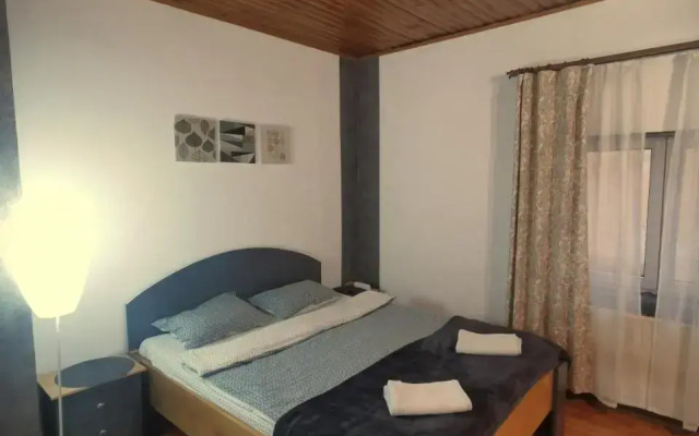 Fun House - Spacious Apartment Near Old Town