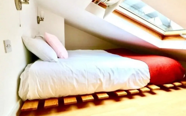 HFS Studio Next To Hydepark L27