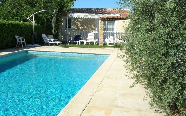 Charming Holiday Home in Robion With Swimming Pool