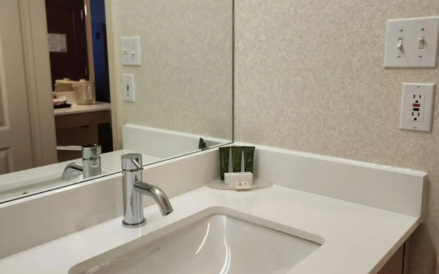 Ramada by Wyndham Lloydminster