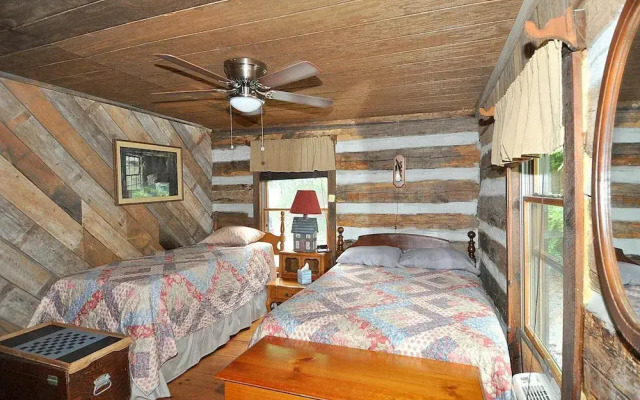 Pondview Cabin - Log Cabin Retreat