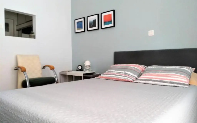 Athens Pangrati modern apt 10min to metro