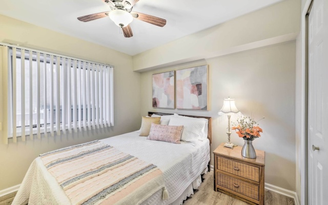 Brigantine Condo w/ Beach Access & Pool Views