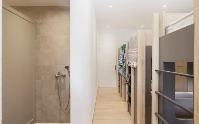 Local Hostel & Suites