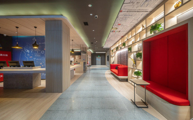 Ibis Hotel (Jinchang Guofang Plaza)