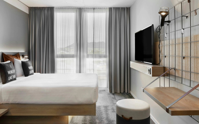Moxy Bern Expo – Guest Rooms – Bern