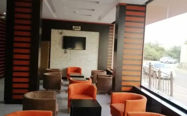 OYO 491 Rosa Plaza Hotel