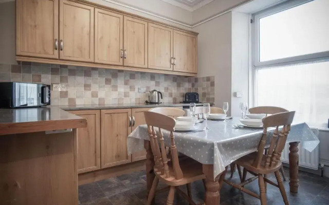 Connaught House - 2 Bedroom Apartment - Tenby