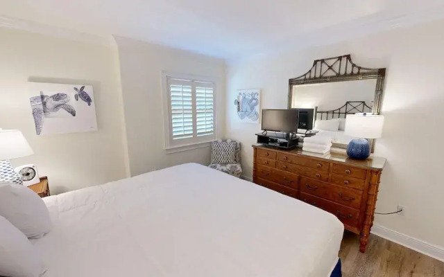 Inlet Reef 609 4 Bedroom Condo by RedAwning