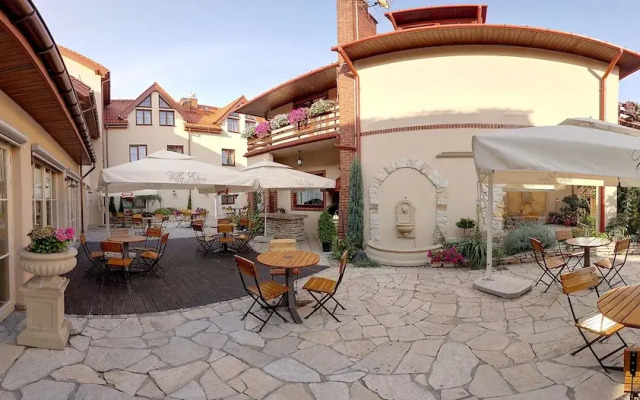 Villa Estera - Hotel & Restauracja