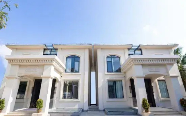 Shijian Bieyuan (Yalong Bay Bohoucun Branch)