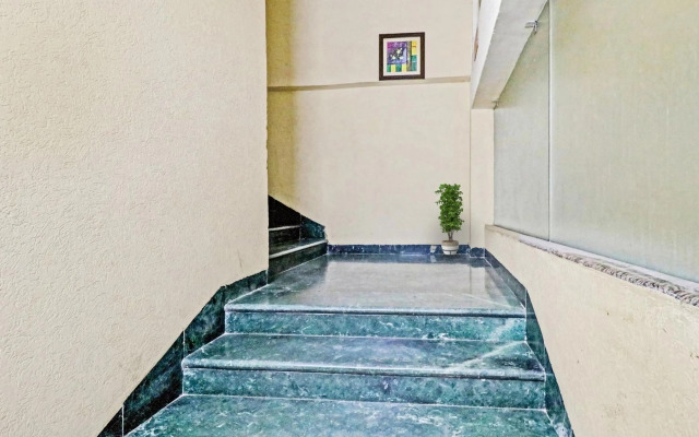 OYO 90654 Hotel Grand Luxury