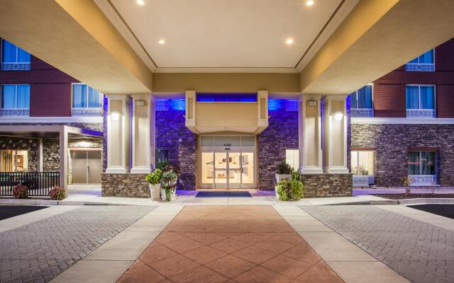 Holiday Inn Express & Suites Lexington Park-California, an IHG Hotel