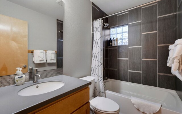 Sleek Home Near Old Town W/ Rftp Hot Tub & Mtn Views