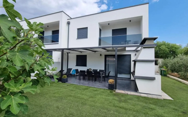 Holiday House Gavran