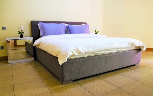 Luxury Stay at the Palm Shoreline Dubai