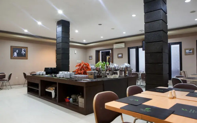 RedDoorz Plus near Bandung Indah Plaza
