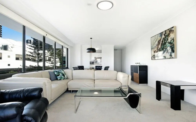 2 Bedroom Apartment located in central Broadbeach