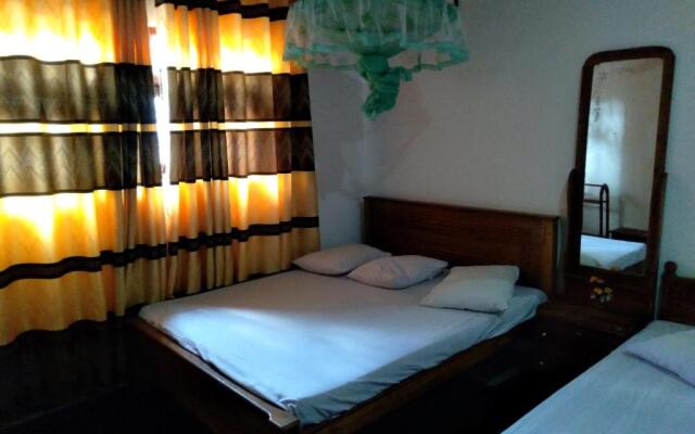 Kumudu Holiday Home
