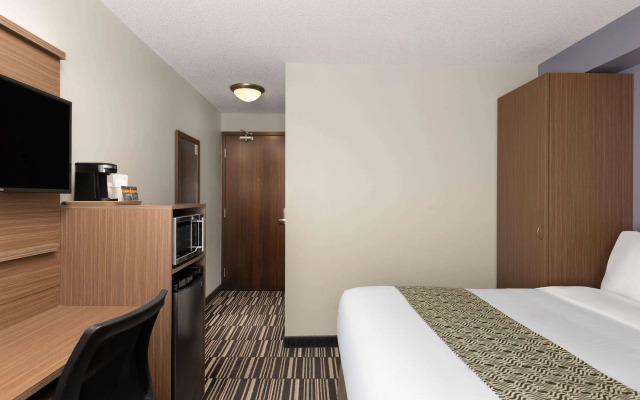 Microtel Inn & Suites by Wyndham Kirkland Lake