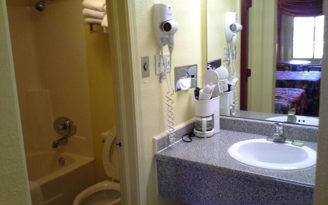 Economy Inn and Suites