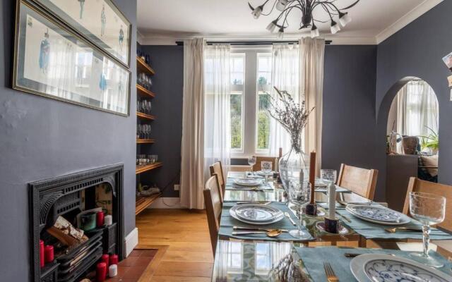 Beautiful 4-bed House in Monmouth