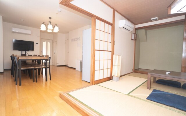 Crestvilla Aoto