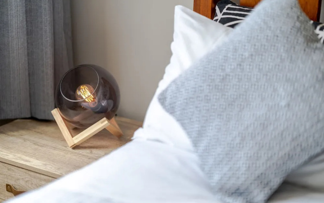Warm & Cosy Two-Bedroom Apartment in CBD – Guest Rooms – Auckland