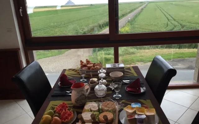Au Caprice Du Mont