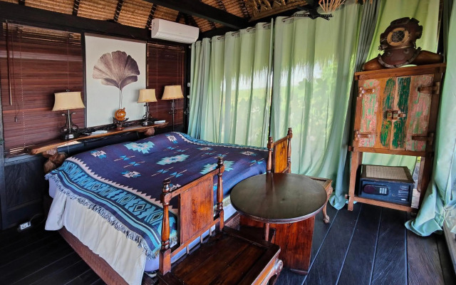 Beachfront Villa Nixie and the Sea