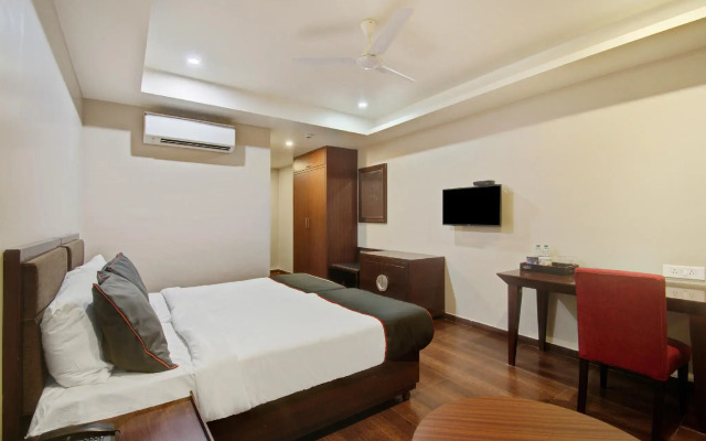 Oyo Townhouse  132 Hotel The Grand