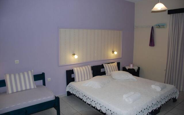 Kavos Psarou Studios and Apartments