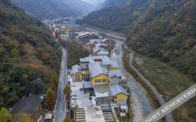 Chengkou Kanggu  Holiday Hotel