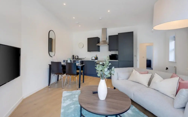 Scarborough 2BR Apt Near Beach & Park