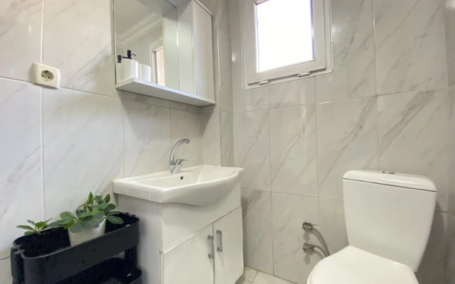 Central and Charming Flat With Balcony in Sisli