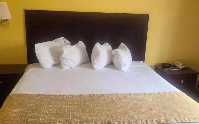 Travelodge by Wyndham Airport Platte City