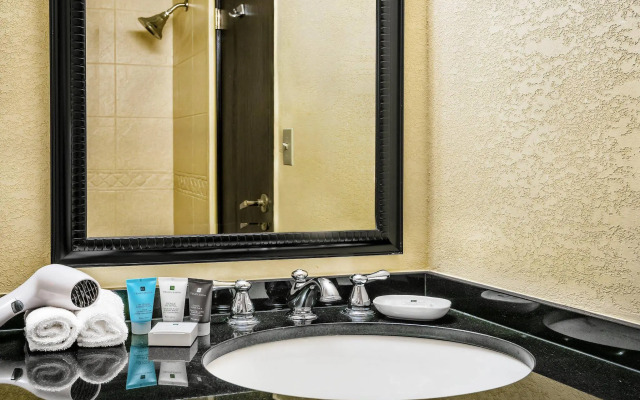 Crowne Plaza Suites Houston Southwest