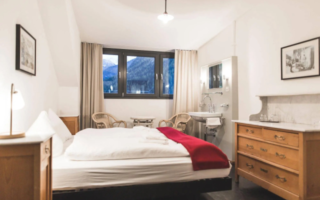 Hotel Kurhaus Bergün – Guest Rooms – Berguen
