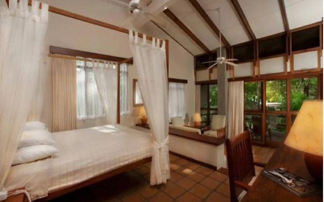 Capitán Suizo Beachfront Boutique Hotel