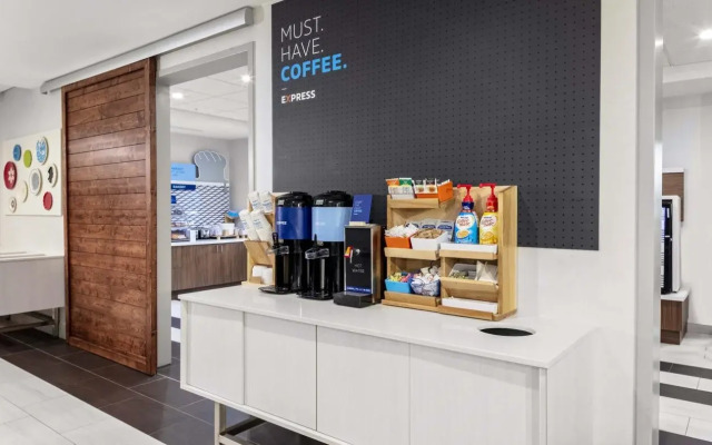 Holiday Inn Express & Suites Madison by IHG