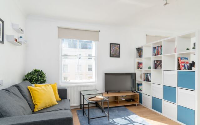 Bright Studio Flat, Amazing Location!