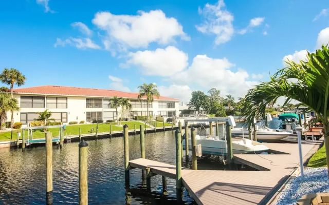 Seatuit Condominiums