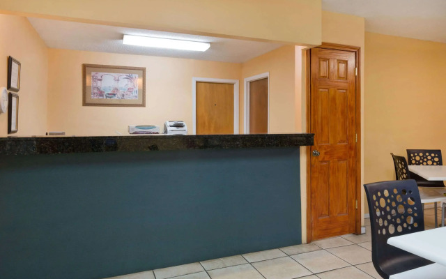 Super 8 by Wyndham Chipley